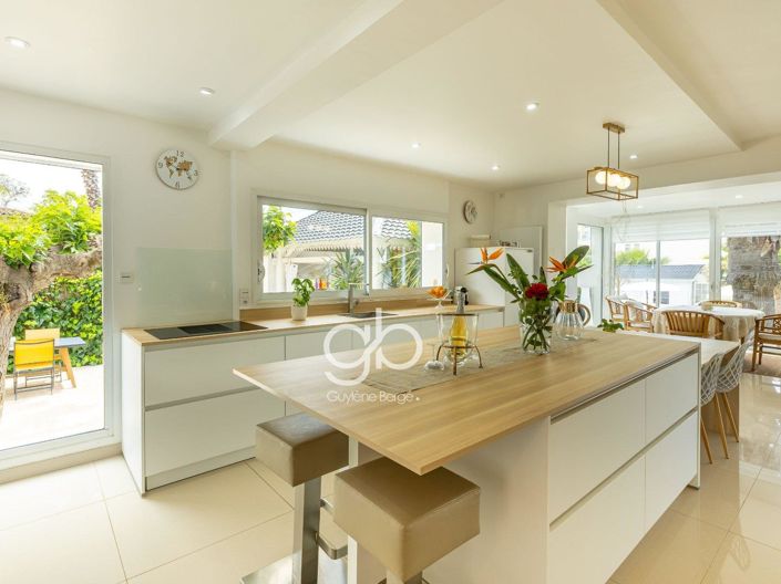 Image No.10-8 Bed House for sale