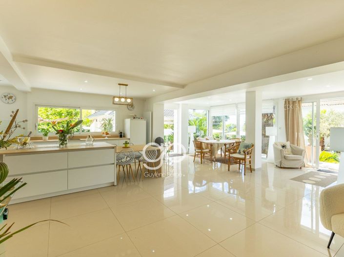 Image No.11-8 Bed House for sale