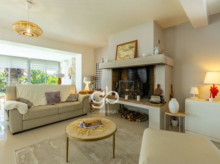 Image No.13-8 Bed House for sale