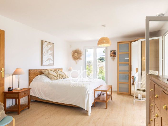 Image No.15-8 Bed House for sale