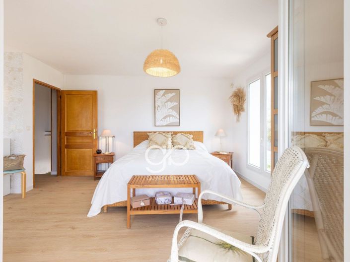 Image No.16-8 Bed House for sale