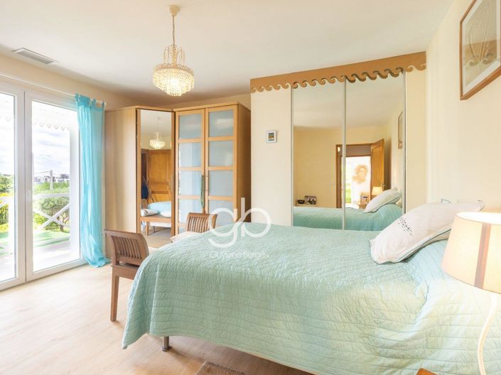 Image No.17-8 Bed House for sale