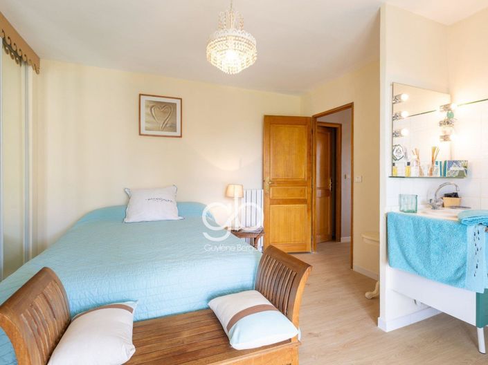 Image No.18-8 Bed House for sale