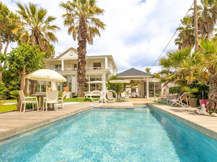 Image No.4-8 Bed House for sale