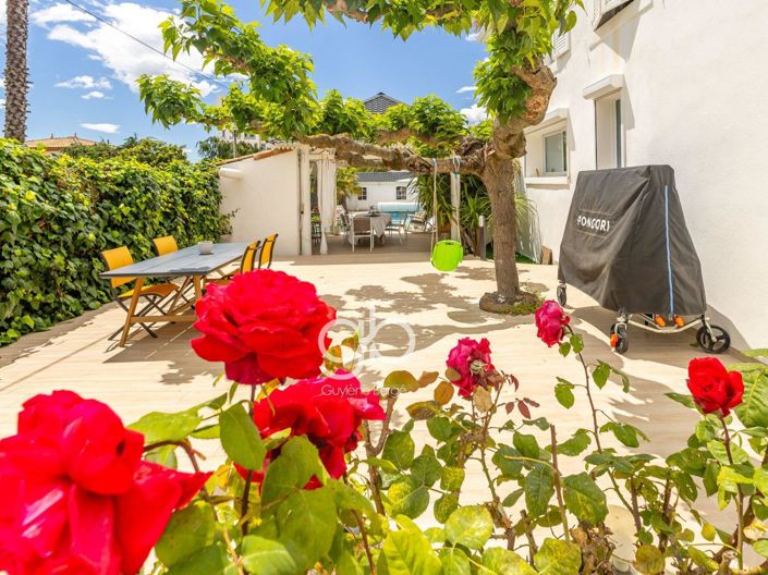 Image No.8-8 Bed House for sale