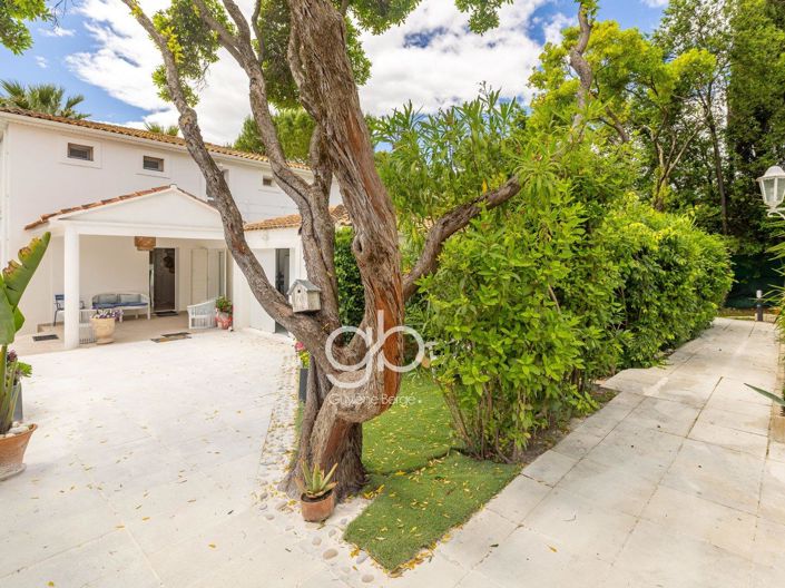 Image No.9-8 Bed House for sale