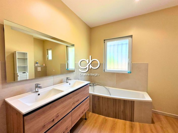 Image No.8-3 Bed House for sale