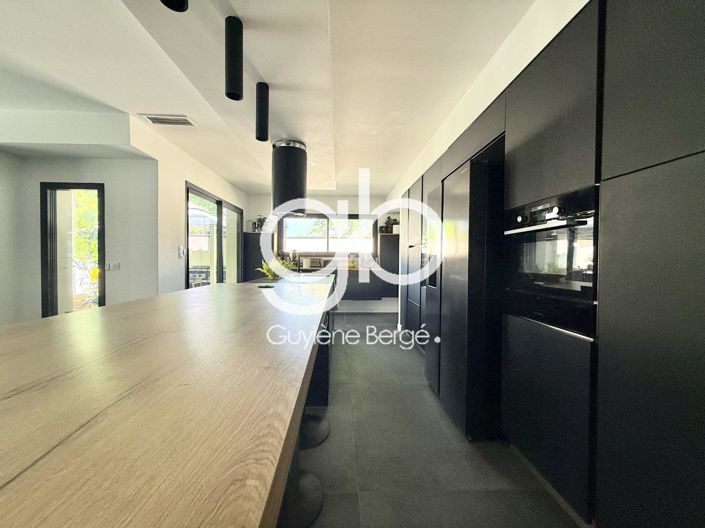 Image No.6-4 Bed House for sale