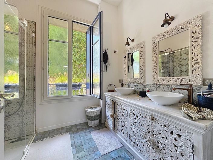 Image No.12-5 Bed House for sale