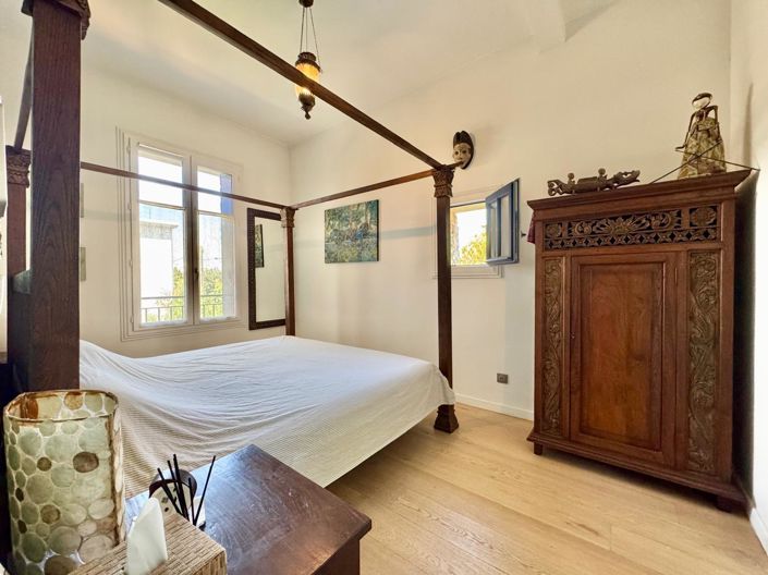 Image No.8-5 Bed House for sale