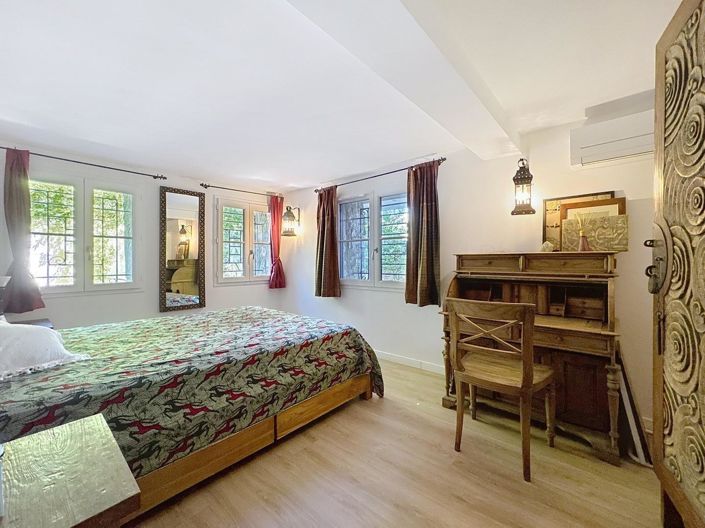 Image No.9-5 Bed House for sale