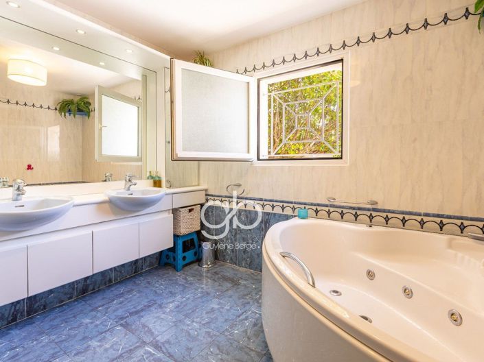 Image No.20-4 Bed House for sale