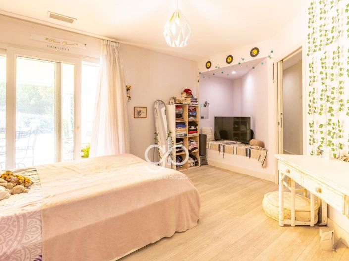 Image No.24-4 Bed House for sale