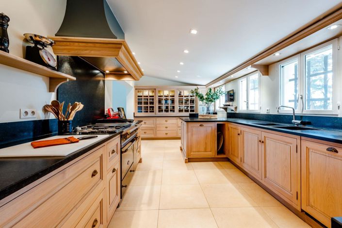 Image No.10-8 Bed House for sale