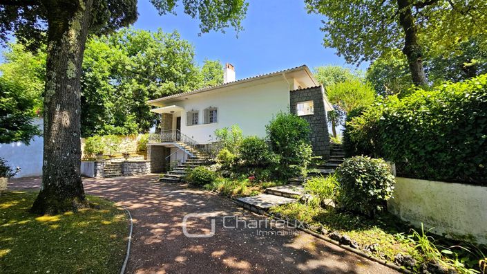 Image No.1-4 Bed House for sale