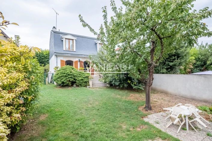 Image No.8-4 Bed House for sale