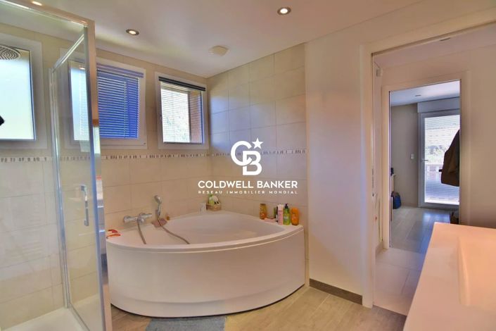 Image No.5-5 Bed House for sale