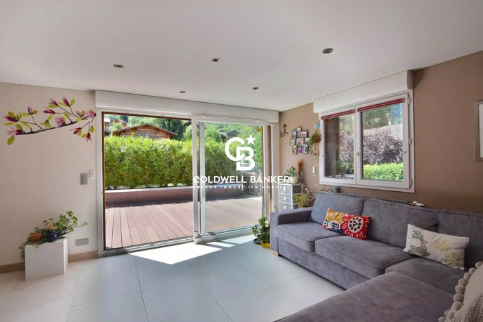 Image No.9-5 Bed House for sale