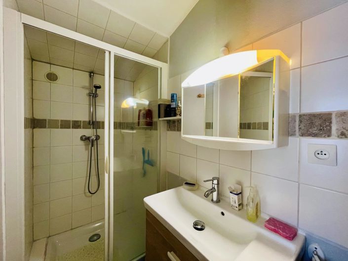 Image No.10-3 Bed House for sale