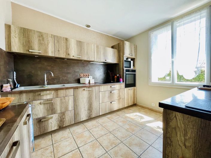 Image No.8-3 Bed House for sale