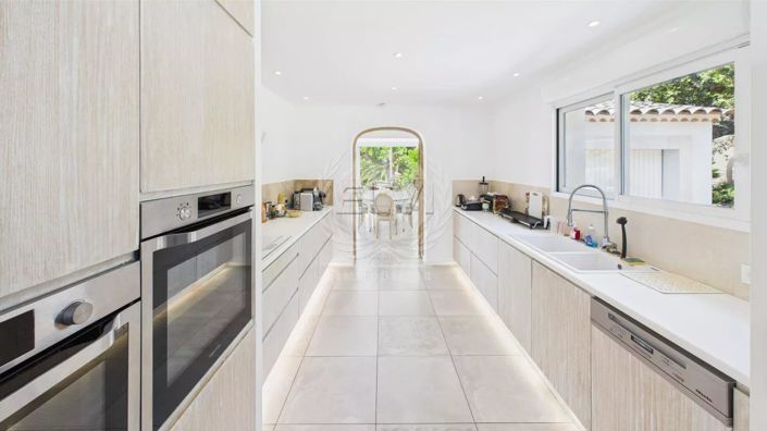 Image No.13-5 Bed House for sale