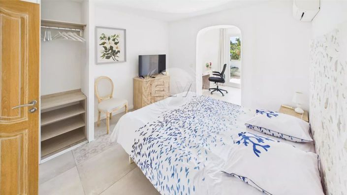 Image No.16-5 Bed House for sale