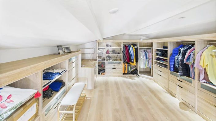 Image No.21-5 Bed House for sale