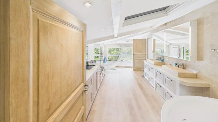 Image No.24-5 Bed House for sale