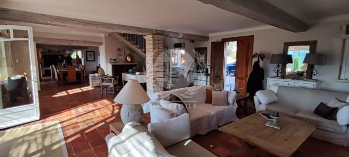 Image No.5-6 Bed House for sale