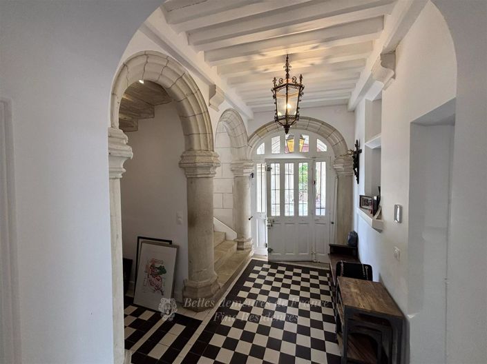 Image No.5-20 Bed House for sale