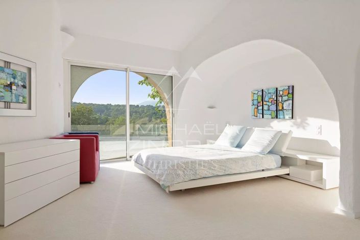 Image No.10-8 Bed House for sale