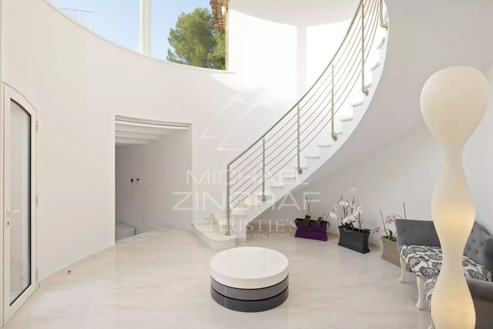 Image No.11-8 Bed House for sale