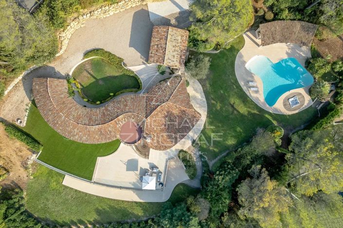 Image No.4-8 Bed House for sale