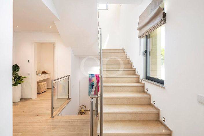 Image No.18-4 Bed House for sale