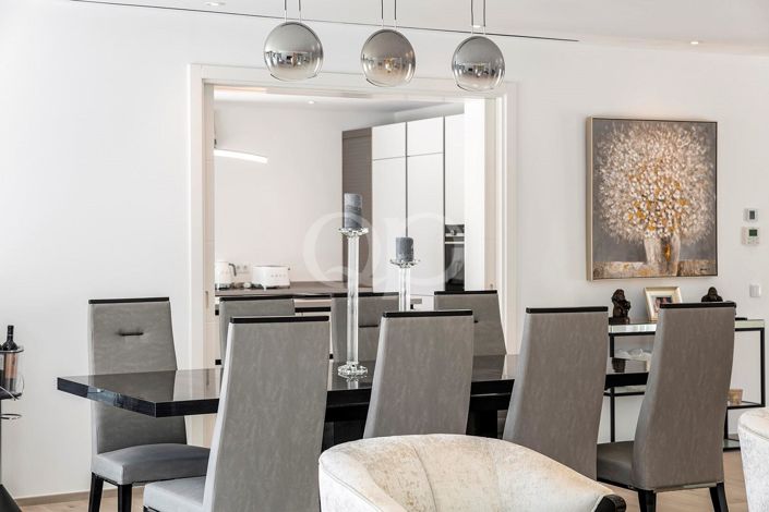 Image No.20-4 Bed House for sale