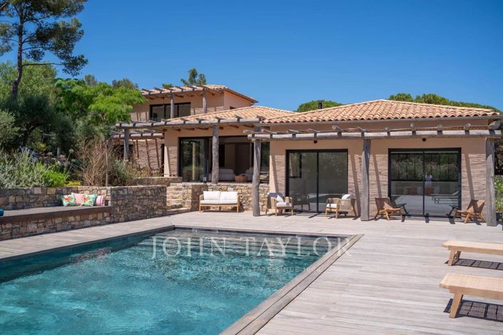 Image No.1-4 Bed House for sale