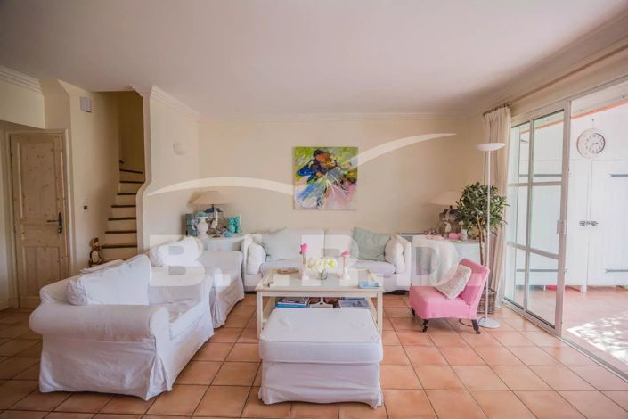 Image No.6-4 Bed House for sale