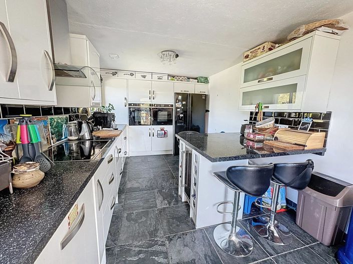 Image No.10-8 Bed House for sale