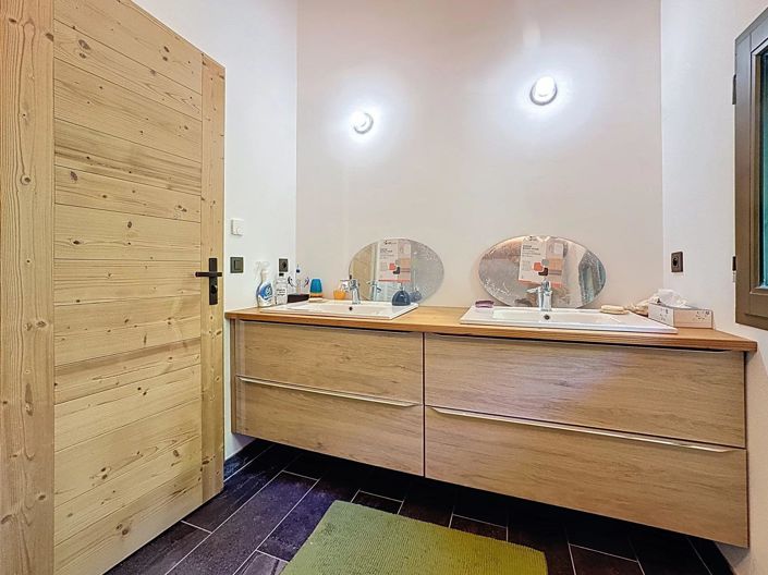 Image No.23-8 Bed House for sale