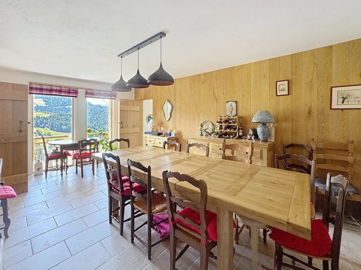 Image No.8-8 Bed House for sale