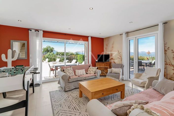 Image No.1-5 Bed House for sale
