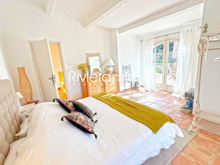 Image No.18-4 Bed House for sale