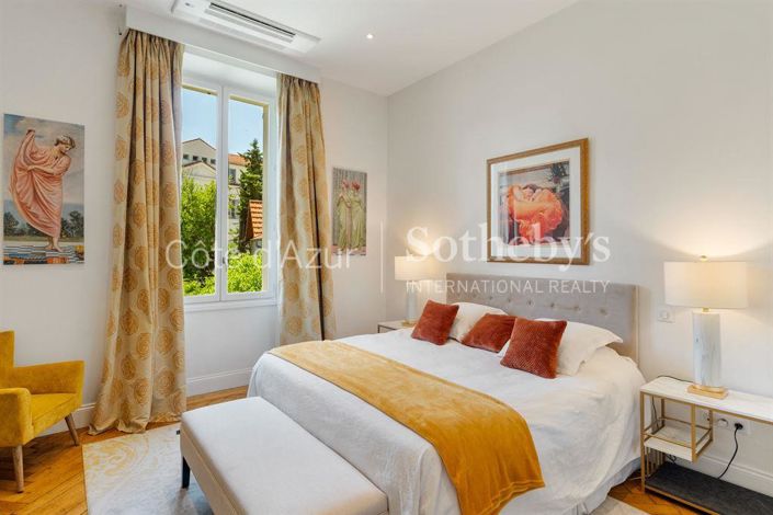 Image No.11-10 Bed Property for sale