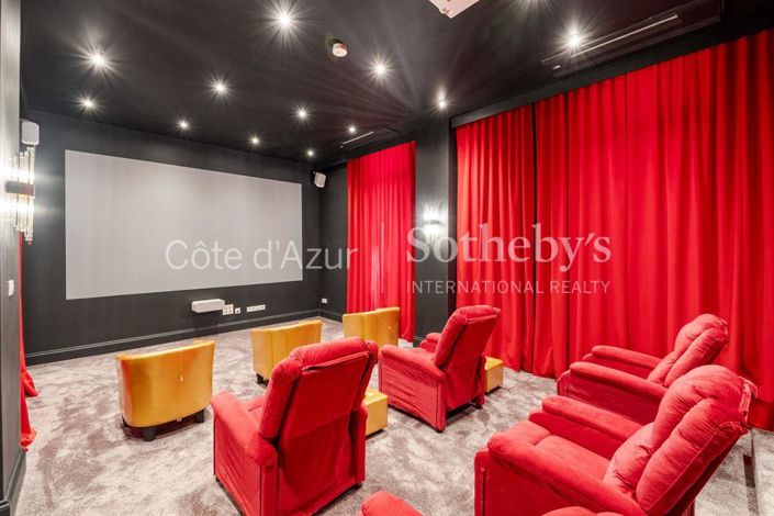 Image No.12-10 Bed Property for sale