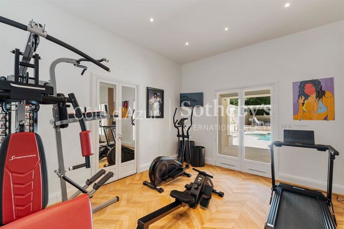 Image No.14-10 Bed Property for sale