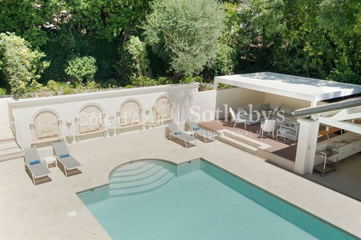 Image No.18-10 Bed Property for sale