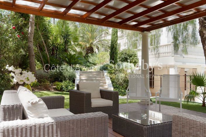 Image No.3-10 Bed Property for sale