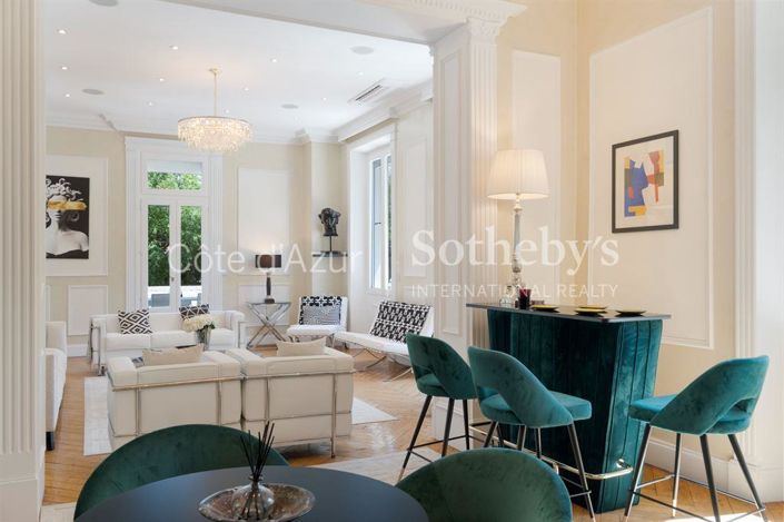 Image No.7-10 Bed Property for sale