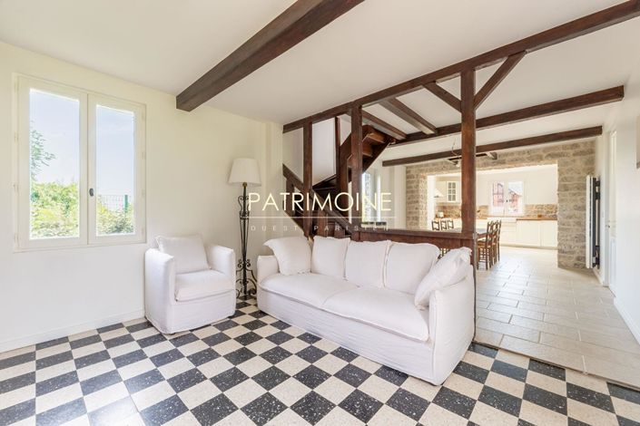 Image No.3-3 Bed Property for sale