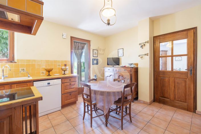 Image No.10-6 Bed House for sale